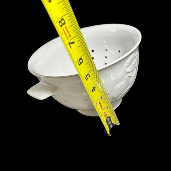 DesignPac Strawberry Patch Embossed White Ceramic Colander 8" Round w Handles - Picture 9 of 10